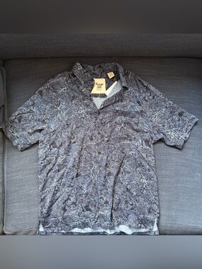 Casual Short-Sleeve Button-Down Shirt in Black and Gray Floral - Cottage Isle